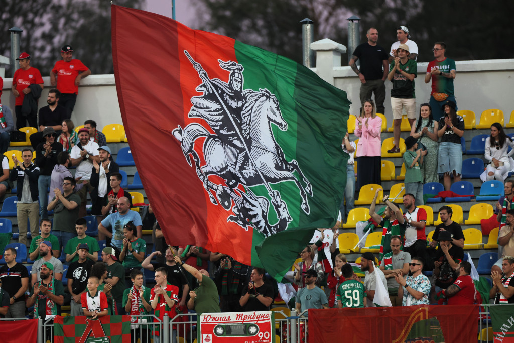 Fans in Belarus.JPG Fans in Belarus.JPG